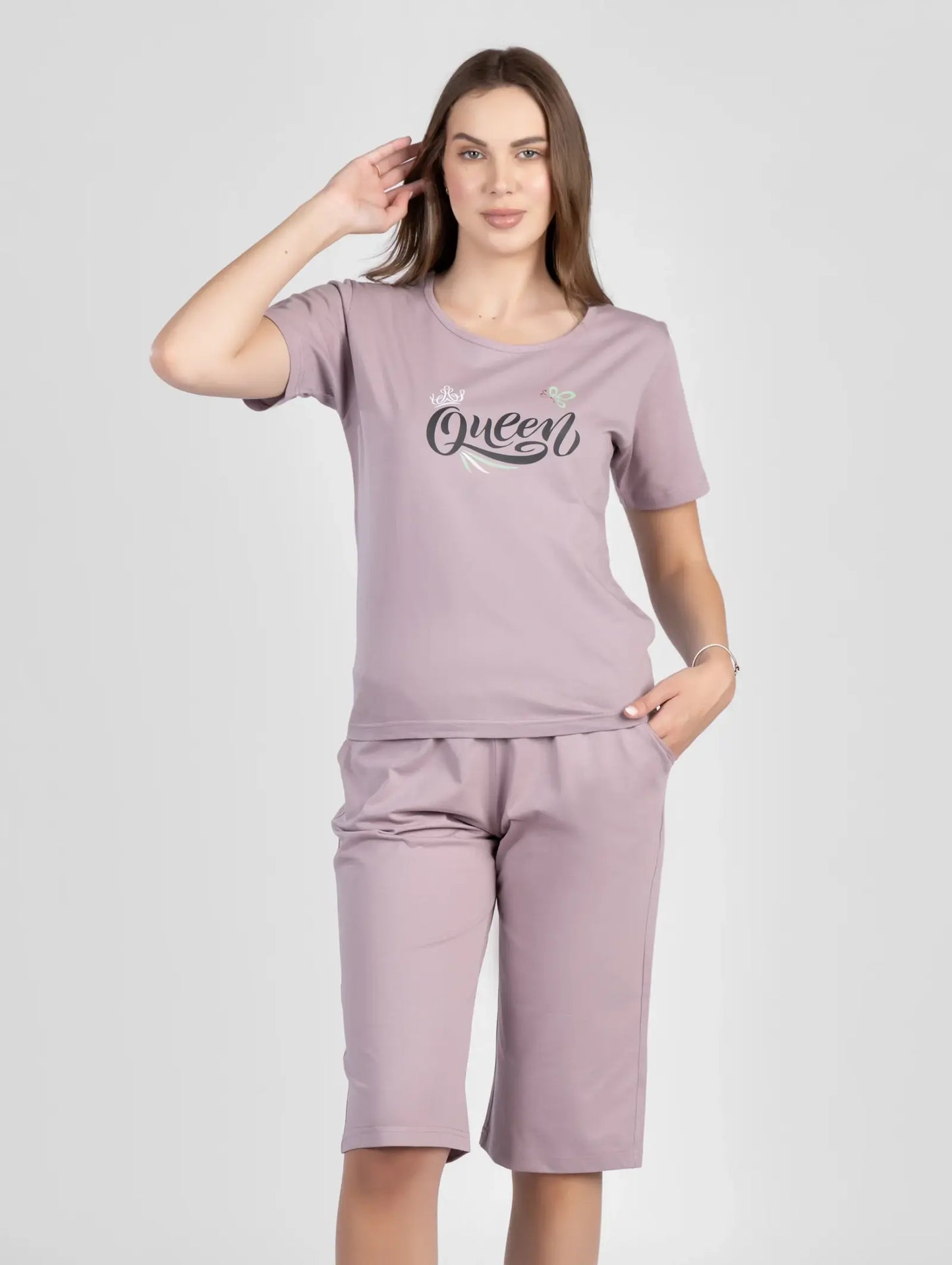 بيجامة نسائية تيشيرت وبرمودا رسمة Queen