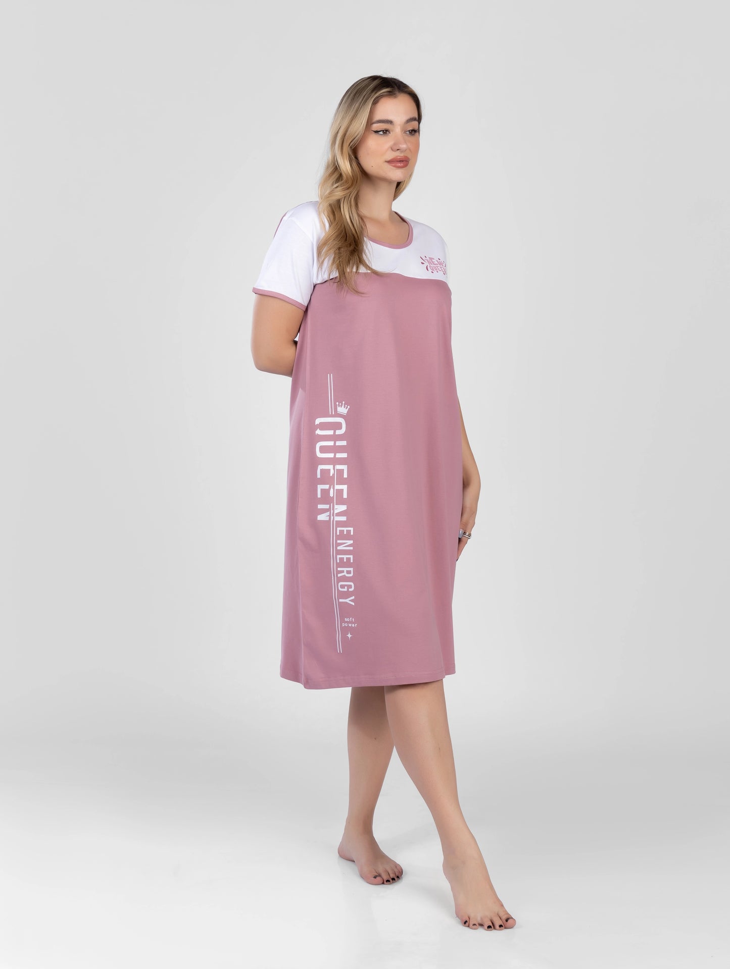 فستان بيت نسائي بطبعة QUEEN ENERGY