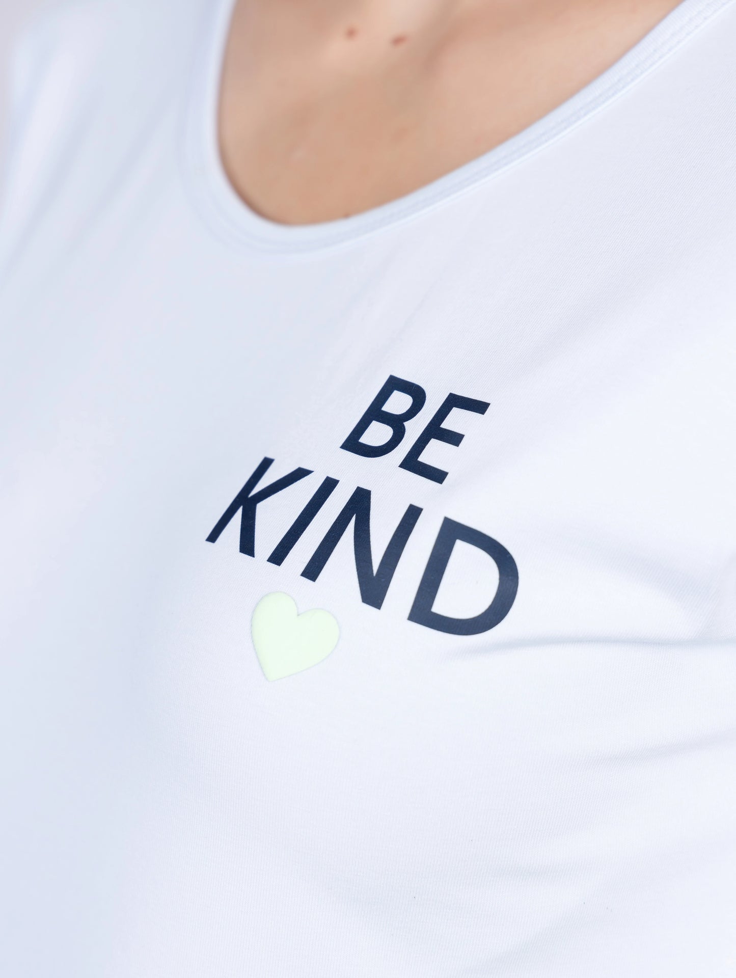 بيجامة نسائية تيشيرت طويل بطبعة Be Kind
