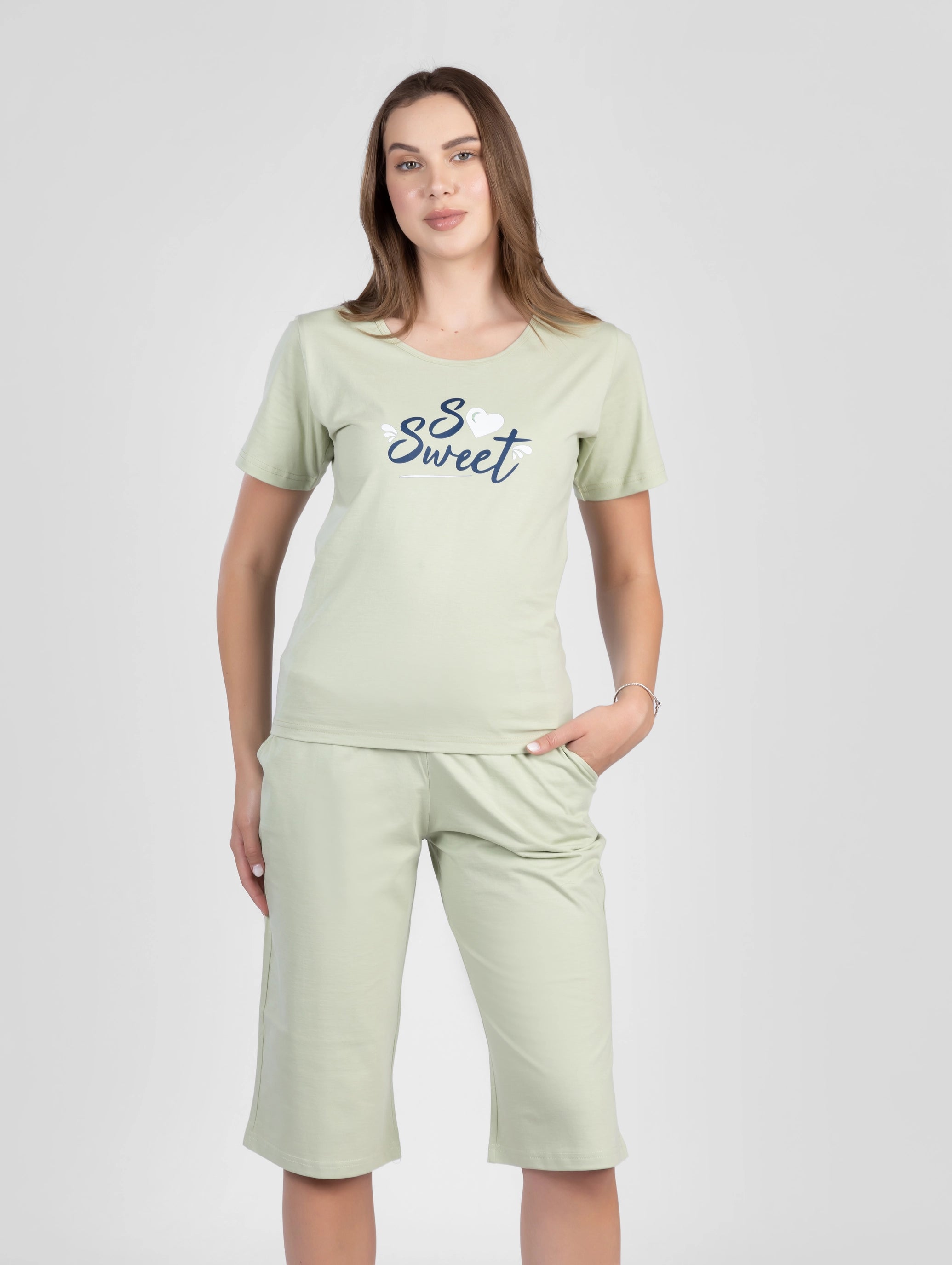 بيجامة نسائي برمودا بطبعة Sweet